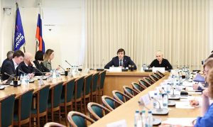 Министр просвещения РФ Сергей Сергеевич Кравцов представил результаты развития образовательной системы в 2024 году на заседании Комитета Госдумы по просвещению