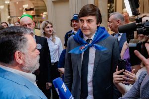 Сергей Сергеевич Кравцов открыл в ГУМе выставку к 100-летию МДЦ «Артек»